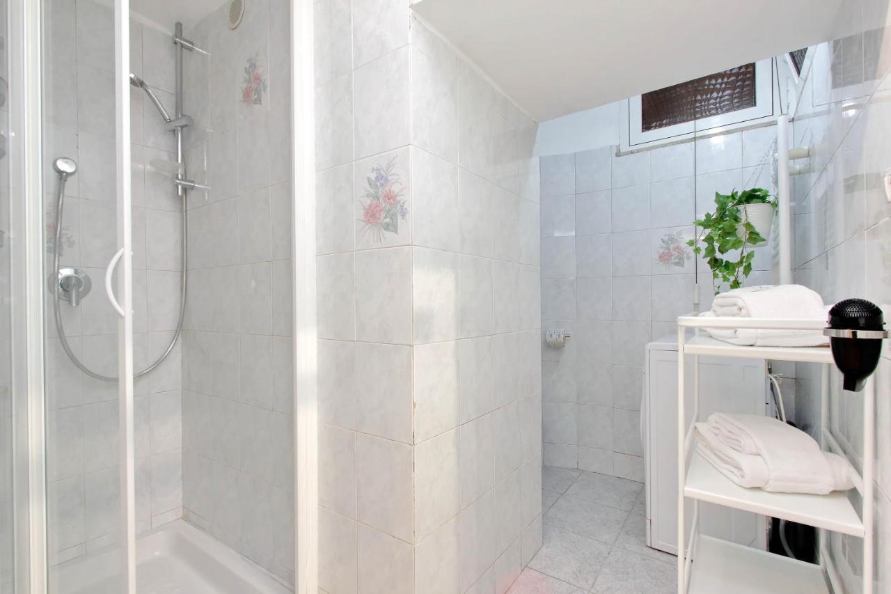 Ych-Confortevole Suite Al Colosseo Rome Exterior photo
