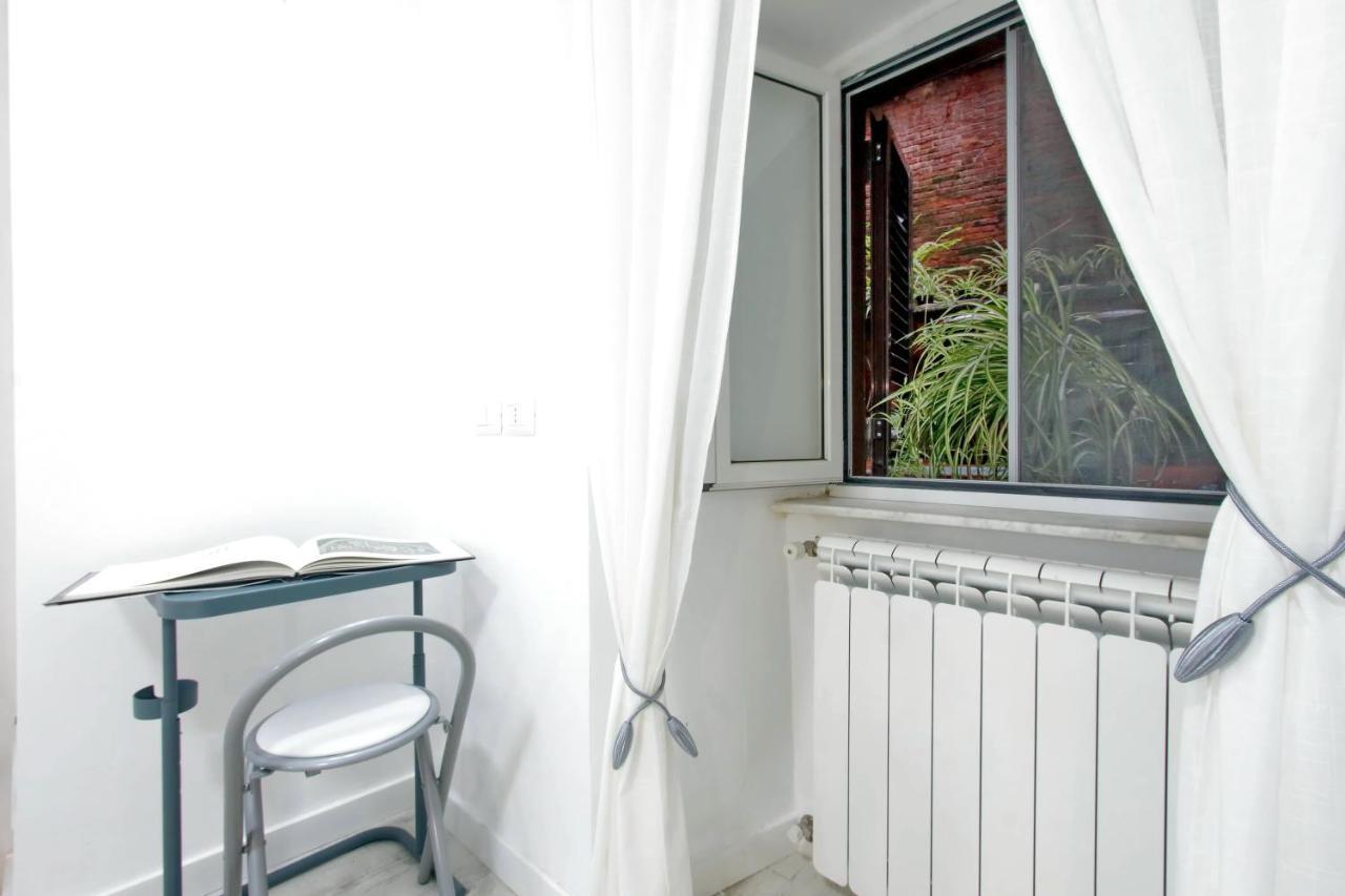 Ych-Confortevole Suite Al Colosseo Rome Exterior photo